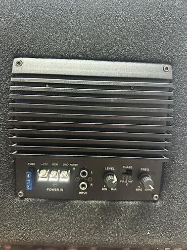 rca: Активный сабвуфер JBL в корпусе - Размер динамика: 10–12" (визуально — 4