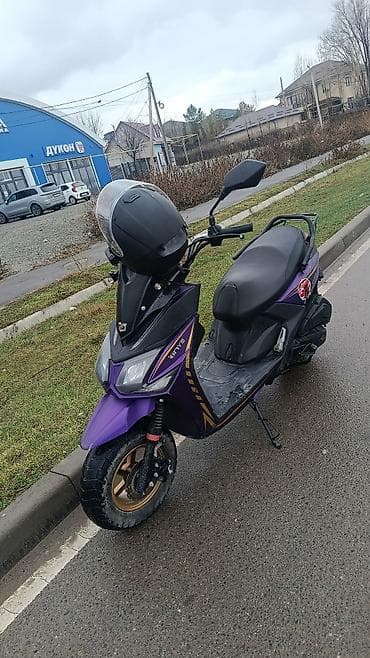 скутер мустанг: Скутер спортивного стиля, фиолетовый с черными элементами — 4