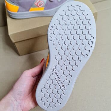 cat обувь: Кроссовки детские adidas Five Ten Freerider Mountain Bike Shoes — 5