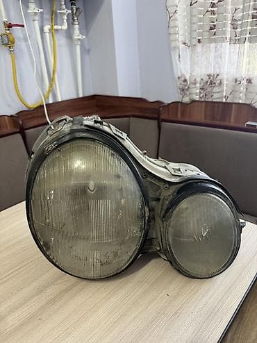Передняя правая фара Mercedes W210

#210 #фара #стоп