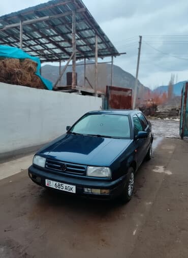 Volkswagen Vento: 1993 г., 2 л, Механика, Газ, Седан