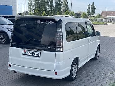 салон машины: Honda Stepwgn: 2004 г., 2 л, Автомат, Бензин, Минивэн — 4