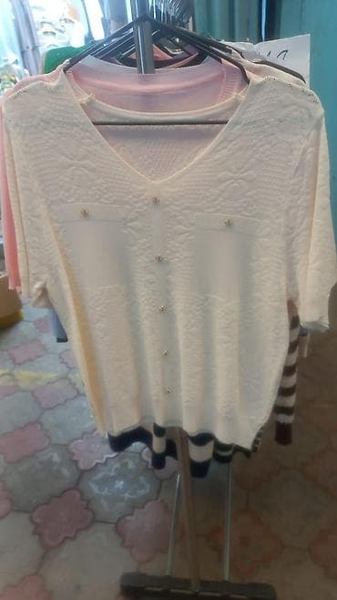 Женские вязаные джемперы/топы с коротким рукавом - Фасоны: несколько at lalafo.kg Женские вязаные джемперы/топы с коротким рукавом - Фасоны: несколько