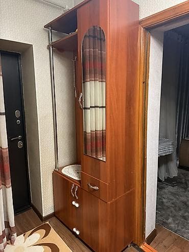 Прихожая модульная из ЛДСП под дерево. Состав и функционал: -