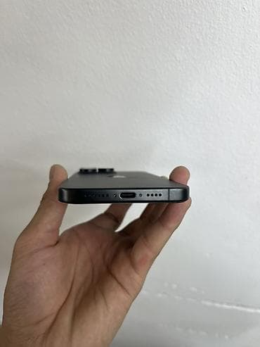 mac mini: IPhone 15 Pro, Black Titanium — 3