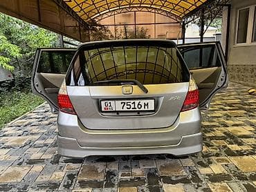 Honda Fit: 2005 г., 1.3 л, Автомат, Бензин, Хэтчбэк — 10