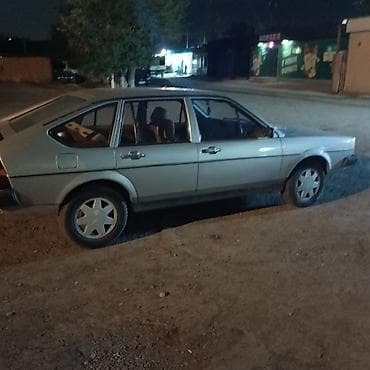 Транспорт: Volkswagen Passat: 1984 г., 1.6 л, Механика, Дизель, Лифтбек — 3