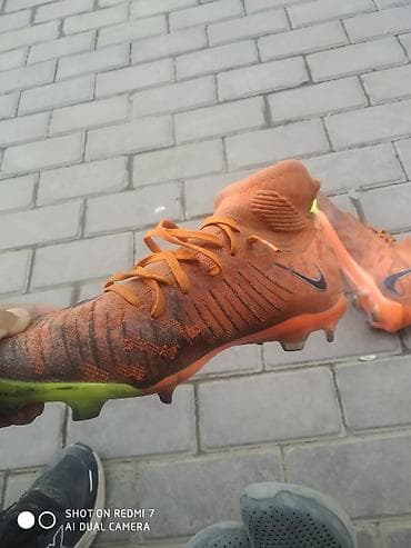 Футбольные бутсы Nike с носком-«гольфом» (коллекция с шнуровкой — 1