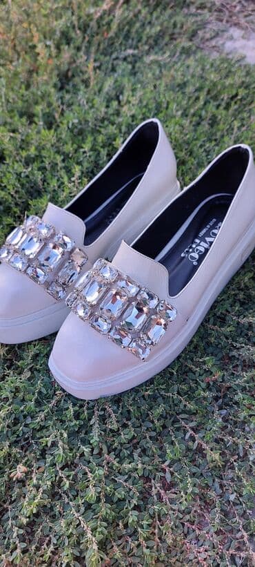 срочно продаю в связи с переездом: Туфли — 1