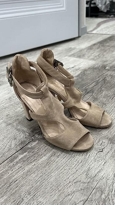 Угги: Босоножки, 36, Zara, Б/у, цвет - Бежевый, Самовывоз — 1