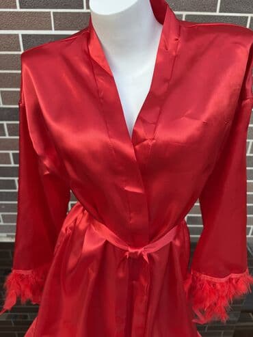 белая ночная сорочка: Шелковистый халат ярко‑красного цвета. Размер L - Материал: гладкая — 4