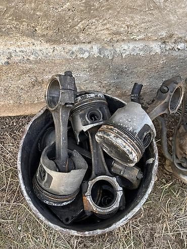 авто розбор: Разрозненные детали автомобильного двигателя (набор на — 2