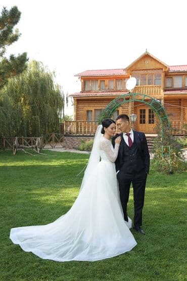 платье для свадьбы на островах: Вечернее платье, Длинная модель, С рукавами, Корсет, Стразы, Шлейф, M — 2