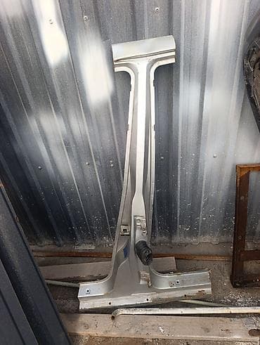 Стойка кузова Mercedes-Benz, Б/у