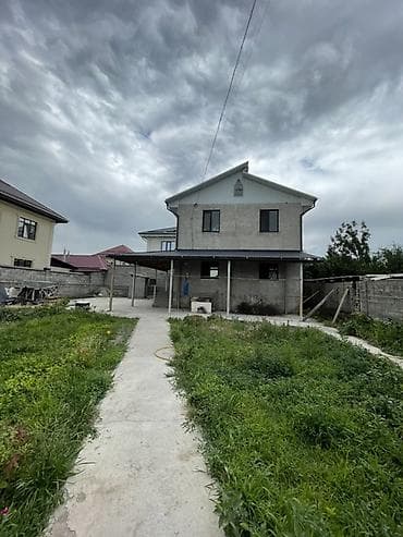 тамчы коттедж: Продаётся двухэтажный дом с участком в районе Ж/М Ынтымак!!! Год — 2