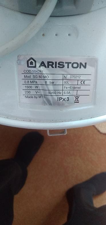 обогреватели фото: Накопительный водонагреватель Объем бака: 80 л, Ariston, Электрический, Эмалированная сталь — 1
