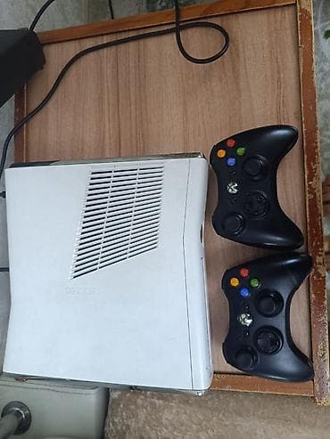 обмен игр: Игровая консоль Xbox 360 (корпус белый) с комплектом аксессуаров — 1