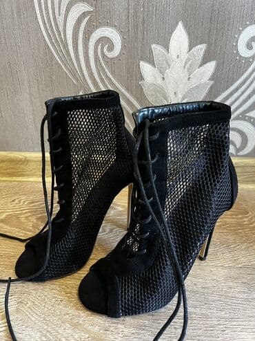 Новые босоножки на шнуровке, 
отлично подойдут для выхода и для танцев