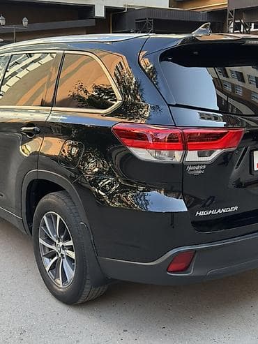 маш: Toyota Highlander: 2017 г., Бензин — 4