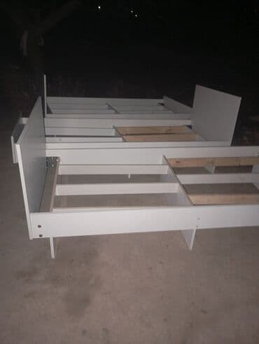 кровать полуторная: Односпальная кровать с мягким матрасом - Размер: односпальный формат — 6