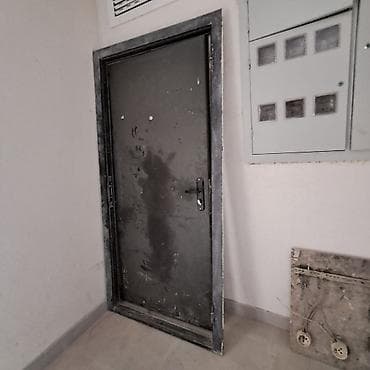 Продаю дверь от застройщика( не пользовались) сняли как заехали делать