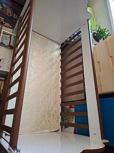 Детская кроватка с маятниковым механизмом и выдвижными ящиками at lalafo.kg Детская кроватка с маятниковым механизмом и выдвижными ящиками
