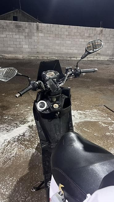 Транспорт: Макси-скутер Yamaha, 160 куб. см, Бензин, Колдонулган — 4