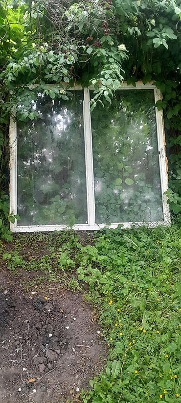 старые окна со стеклом: Пластиковые оконные рамы с двойным остеклением. Описание: - Две — 1