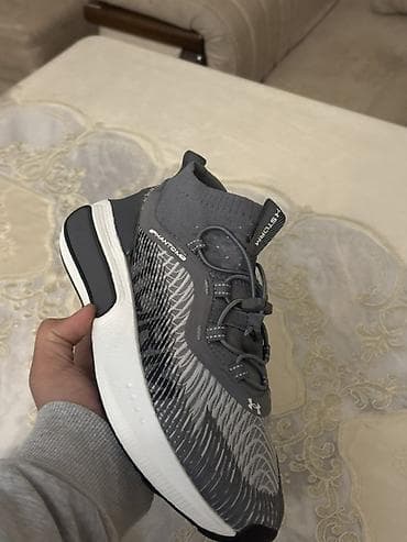 Мужские кроссовки, 40, Under Armour, Новый, цвет - Серый
