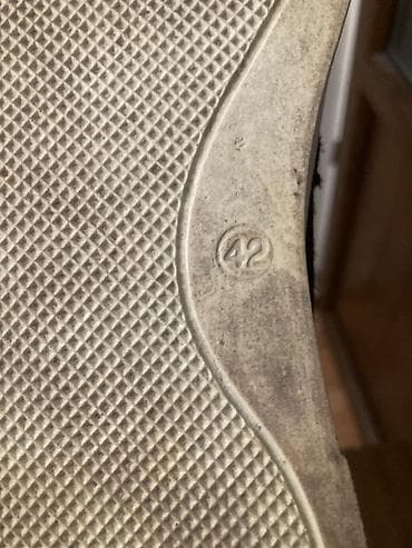 мокасы: Мужские замшевые лоферы на толстой подошве. Цена 800 сом состояние — 4