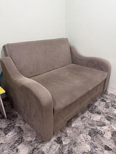 small table: Прямой диван, Б/у — 1