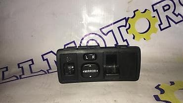 Toyota Corolla Verso 2002 год, кнопки управления зеркалами и фарами