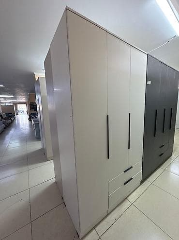 гардеробные системы бишкек: 3-х дверные шкафы с наружным ящиком Размеры ширина 120см, высота — 1