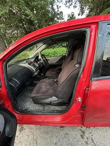 Продажа авто: Honda Fit: 2001 г., 1.3 л, Вариатор, Бензин, Хэтчбэк — 4