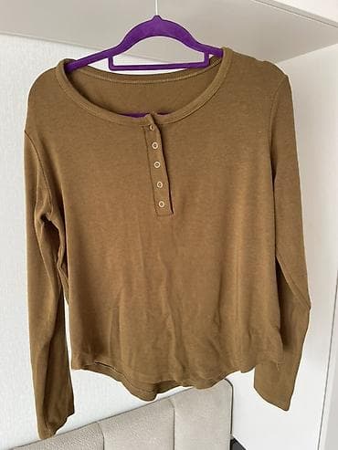 Кофты, свитеры: Распродаю свои вещи. Все в отличном состоянии. Размеры С-М. Цены — 9