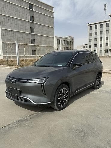 tesla model x: Электрический кроссовер (5 дверей), цвет серый металлик. Ключевые — 2