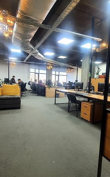 центральный ряд: Аренда офисов, 425 м², В бизнес центре, 1 линия, С отдельной кухней, С отдельным входом — 1