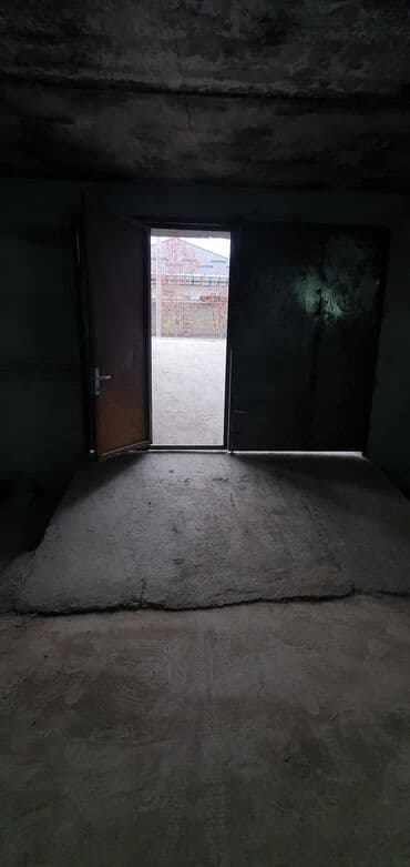 продаю дом кожзавод: Помещение под склад сухой полностью битонирован 2 вход портер может — 4