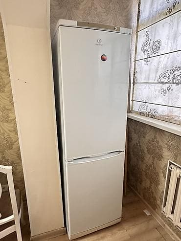 холодильник для льда: Холодильник Indesit, Двухкамерный — 1