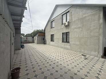 гараж токтогула: Просторный частный дом с благоустроенным двором и хозпостройками — 3