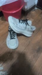 обувь больших размеров бишкек: Кроссовки размер 42. куртки много на зиму все в оригинале разгружаю — 4