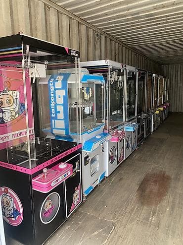 Игровой автомат «кран-машина» (claw machine/призовой автомат) с
