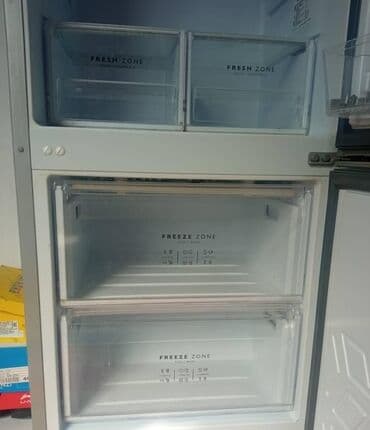 морозильные камеры вертикальные: Холодильник двухкамерный, серебристый, с нижней морозильной камерой — 3