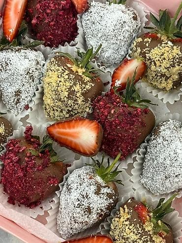 клубника в шоколаде ош: Набор клубники в шоколаде в подарочной коробке. - Крупная свежая — 4