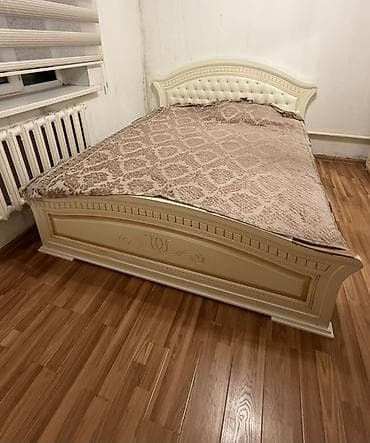 Продаю спальный гарнитур в классическом стиле, цвет айвори с