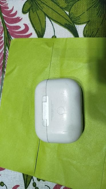 redmi buds: Airpods pro, б/у китайская реплика🇨🇳, царапины по корпусу кейса — 2