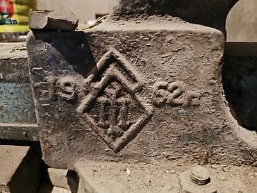 набор клуч: Тиски слесарные поворотные, тяжёлые, чугунные (заводское литьё). На — 3