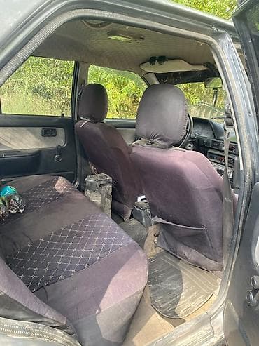 авто жак: Mazda 323: 1989 г., 1.5 л, Кол менен иштөөчү, Бензин, Седан — 7