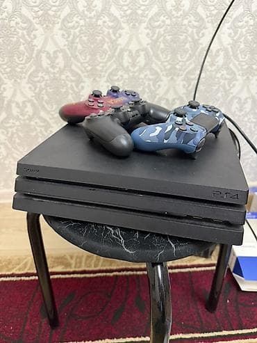 PlayStation 4 Pro (PS4 Pro) с комплектом аксессуаров и игр