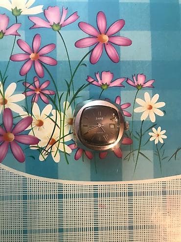 Продаю часы заря 30 камней автоподзавод ссср в рабочем состоянии